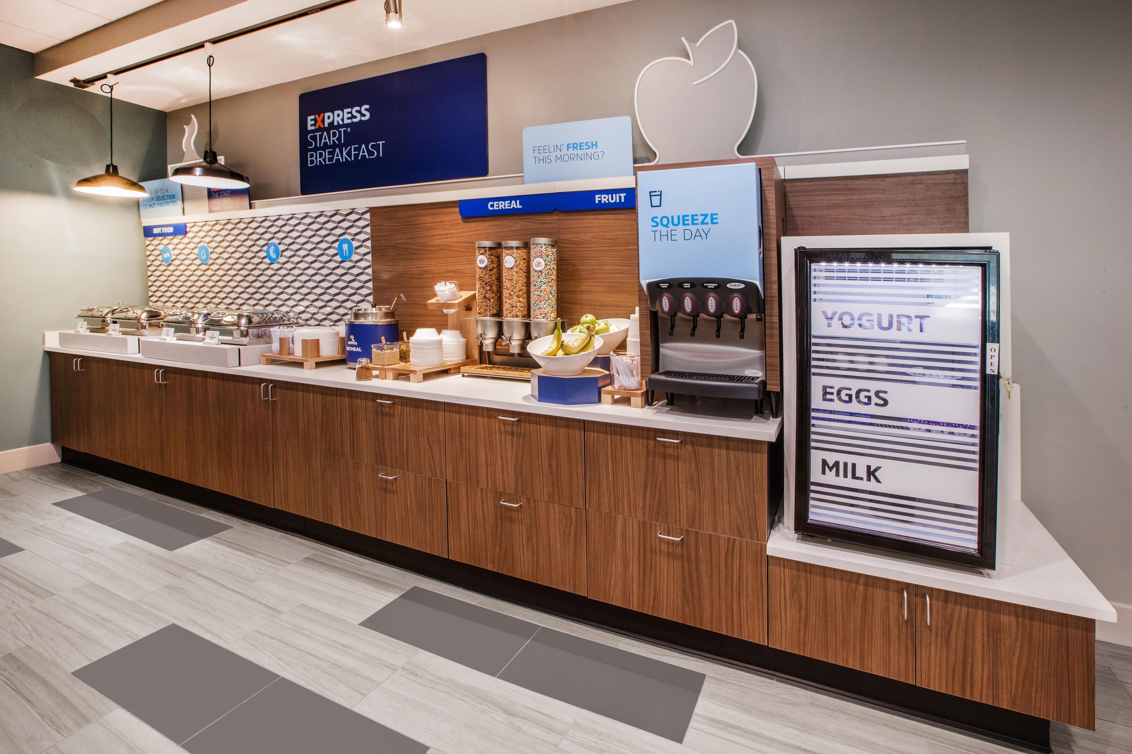 Holiday Inn Express Hotel & Suites Mcpherson By Ihg Exterior foto