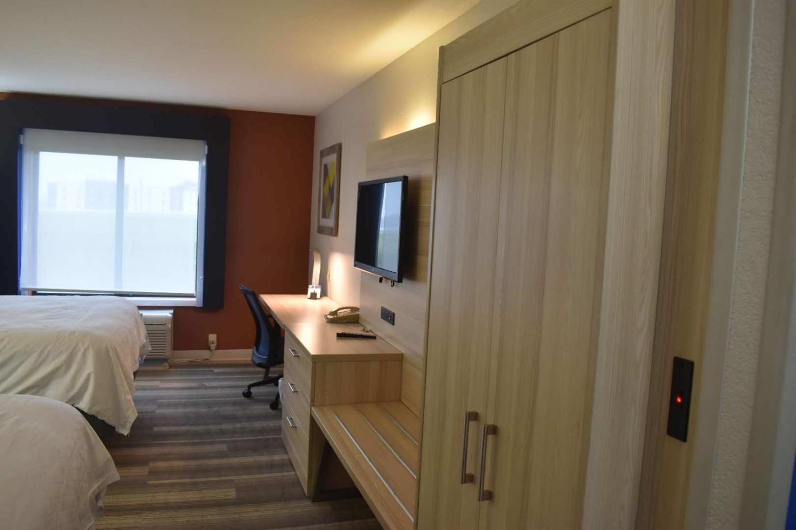 Holiday Inn Express Hotel & Suites Mcpherson By Ihg Exterior foto