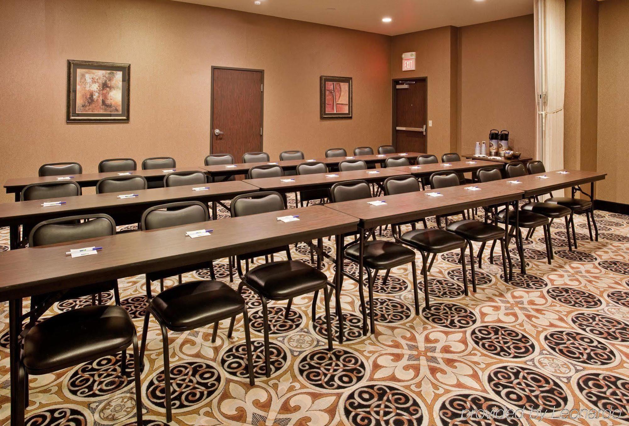 Holiday Inn Express Hotel & Suites Mcpherson By Ihg Facilidades foto
