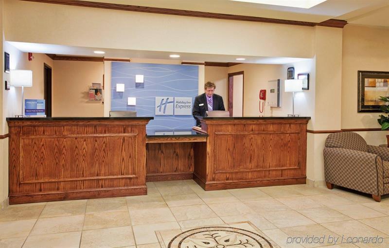 Holiday Inn Express Hotel & Suites Mcpherson By Ihg Exterior foto